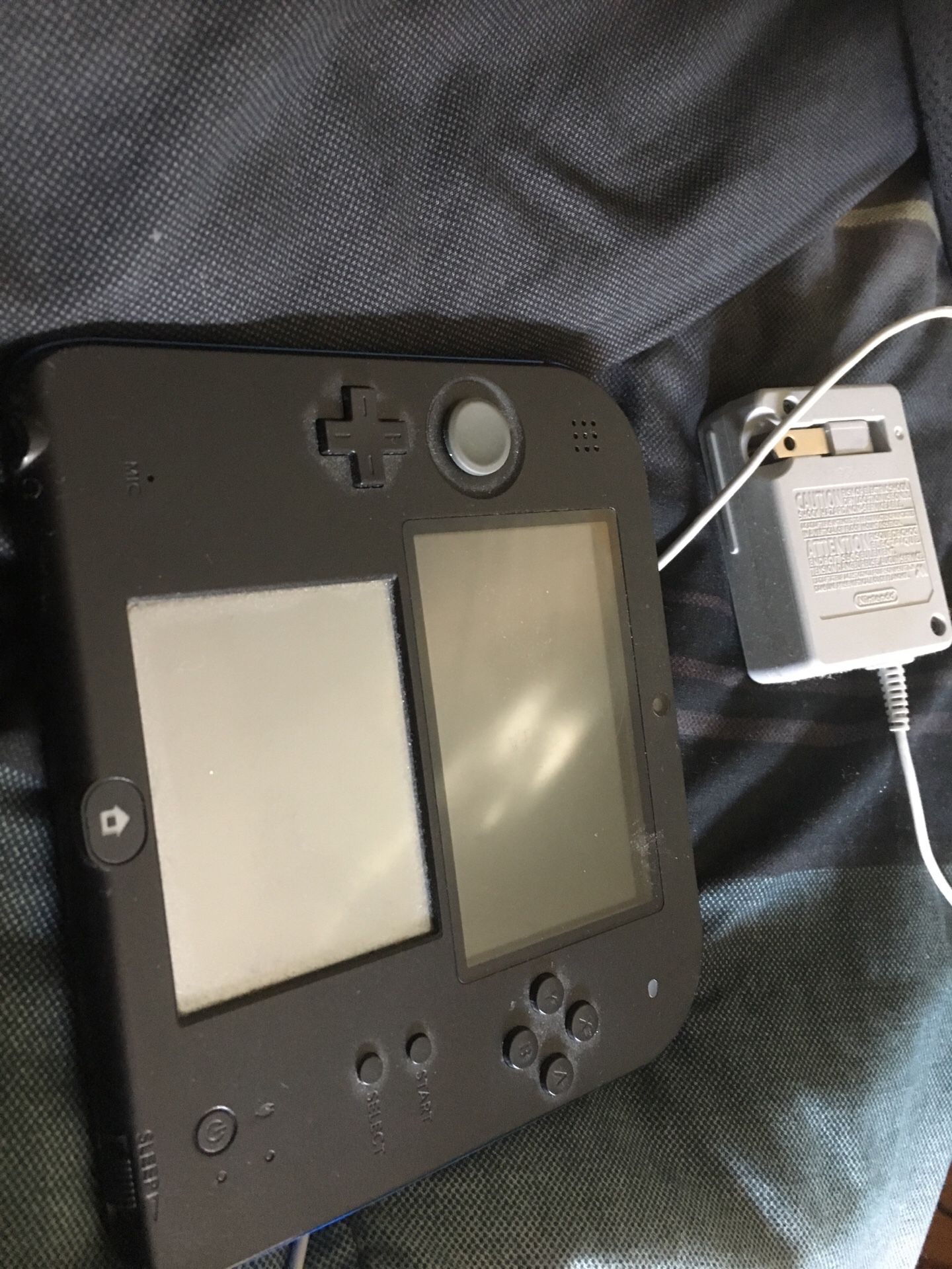 Nintendo 2DS w/ charger