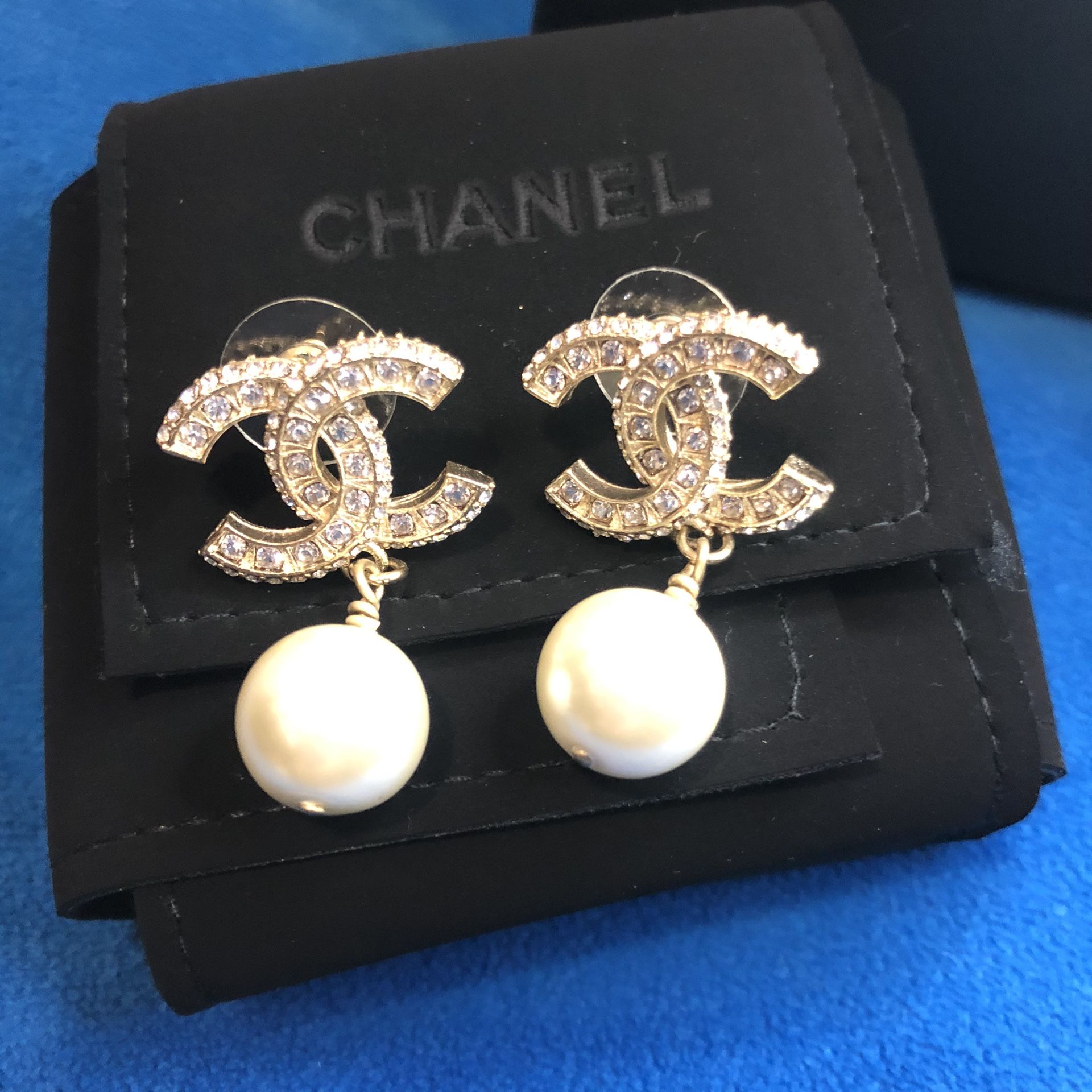 Chanel earrings with pearl