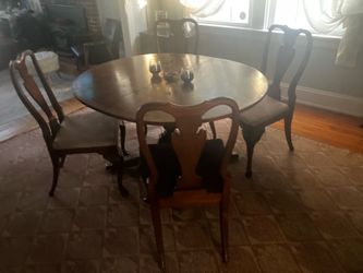 Vintage Mahogany Pedestal Dining Table- Includes 5 chairs and two leaves