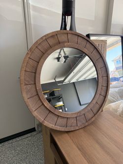 Round mirror