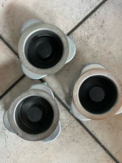 Mounting flange and splash guard for a garbage disposal
