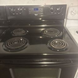 Whirlpool Stove On Good Working Condition 