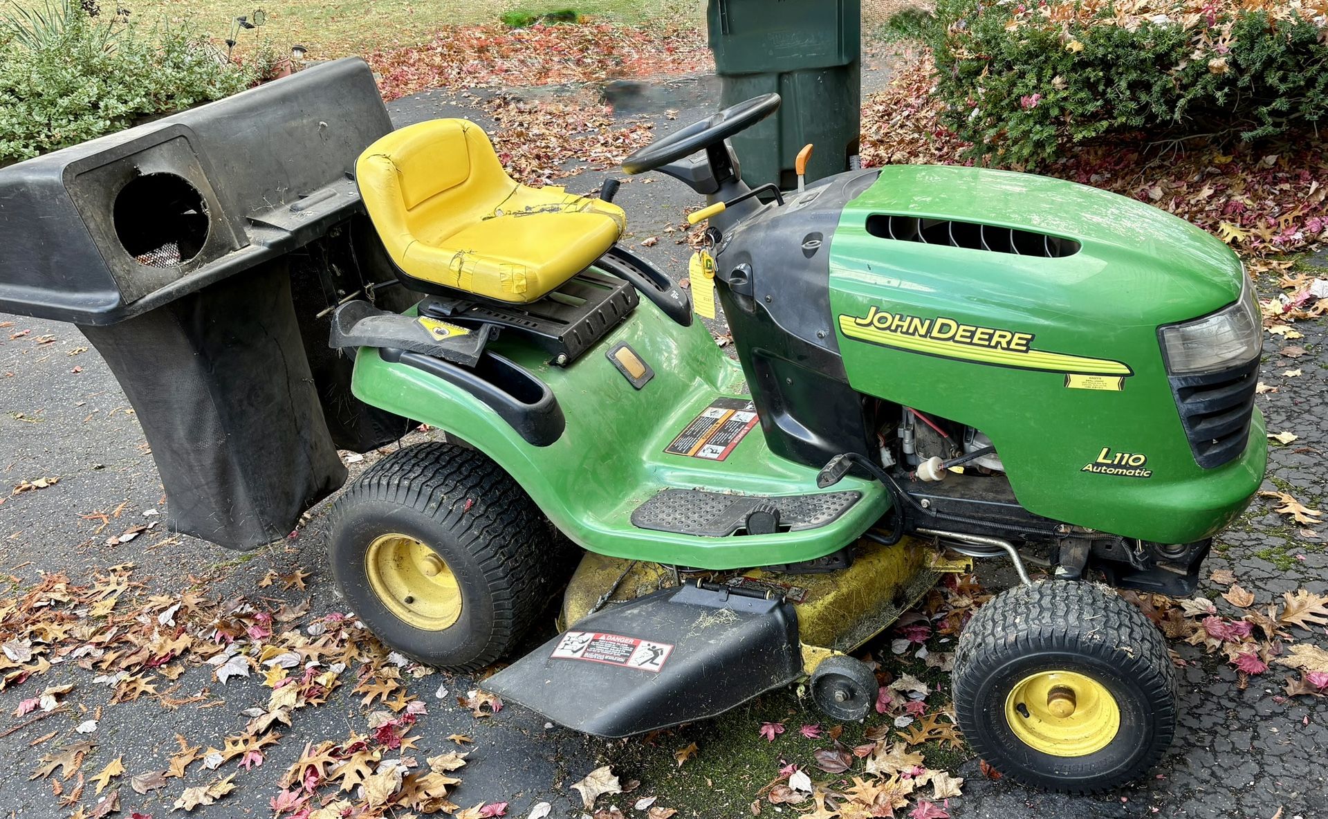 John Deere L110 Lawn Tractor