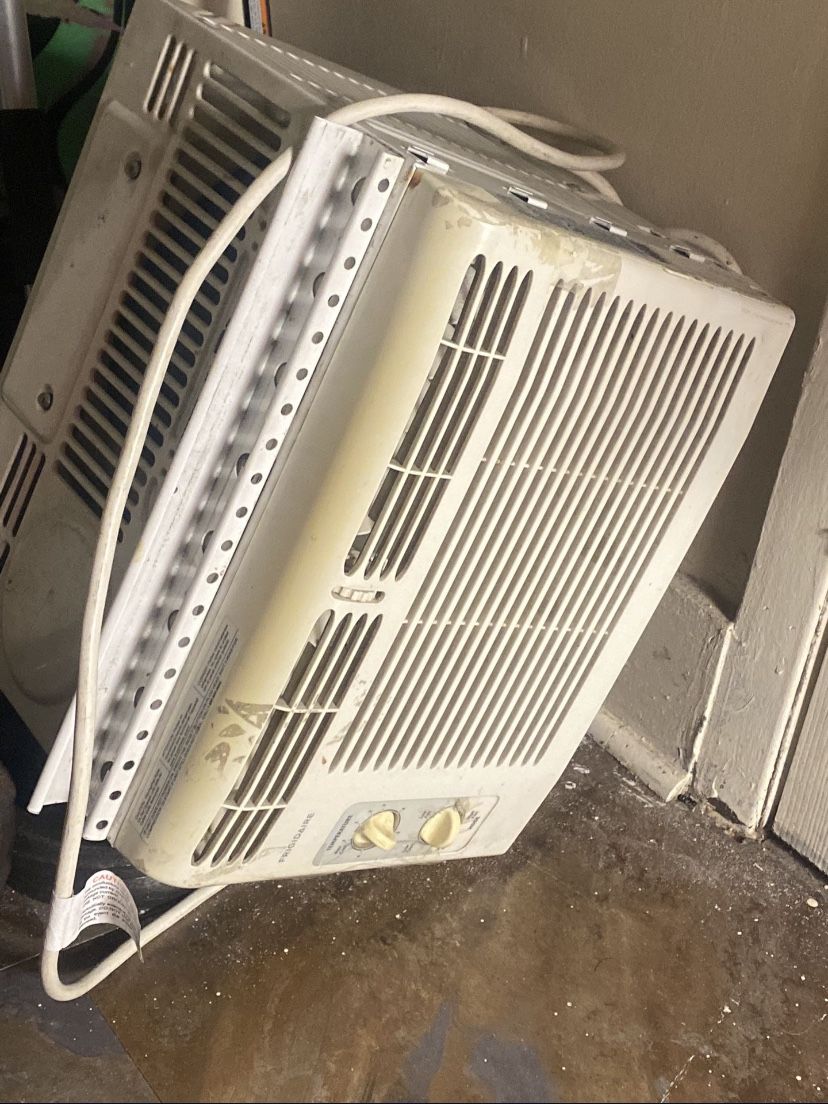 Small Air Conditioner ( AC) (Steal Deal)