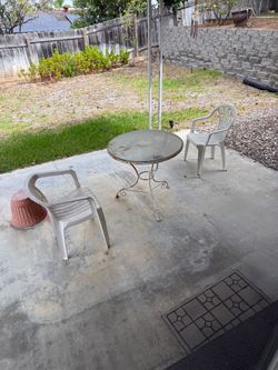3-Piece Outdoor Patio Bistro Set - Round Metal Table & 2 Chairs
