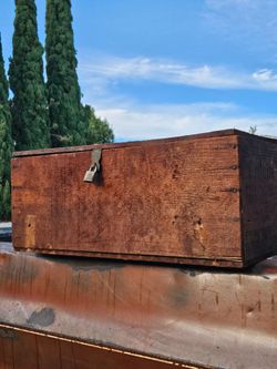 Antique hood box