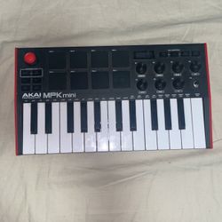 AKAI professional MPK mini Piano