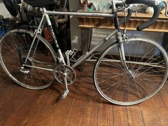 Men’s Lotus 12speed Excelle 27’ Aluminum Frame Shimano gears and SKAR SA Cranks Road Bike