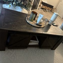 Coffee Table Wood Lift top 