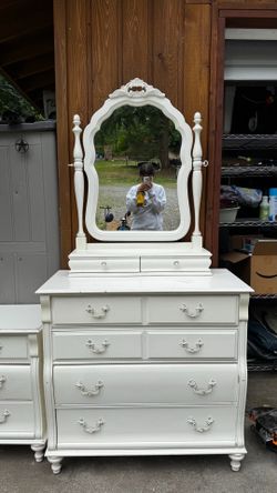 Vintage Stanley Bedroom Furniture Set