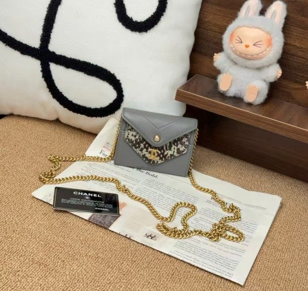 Chanel cowhide and snakehide leather shoulder bag with chain link