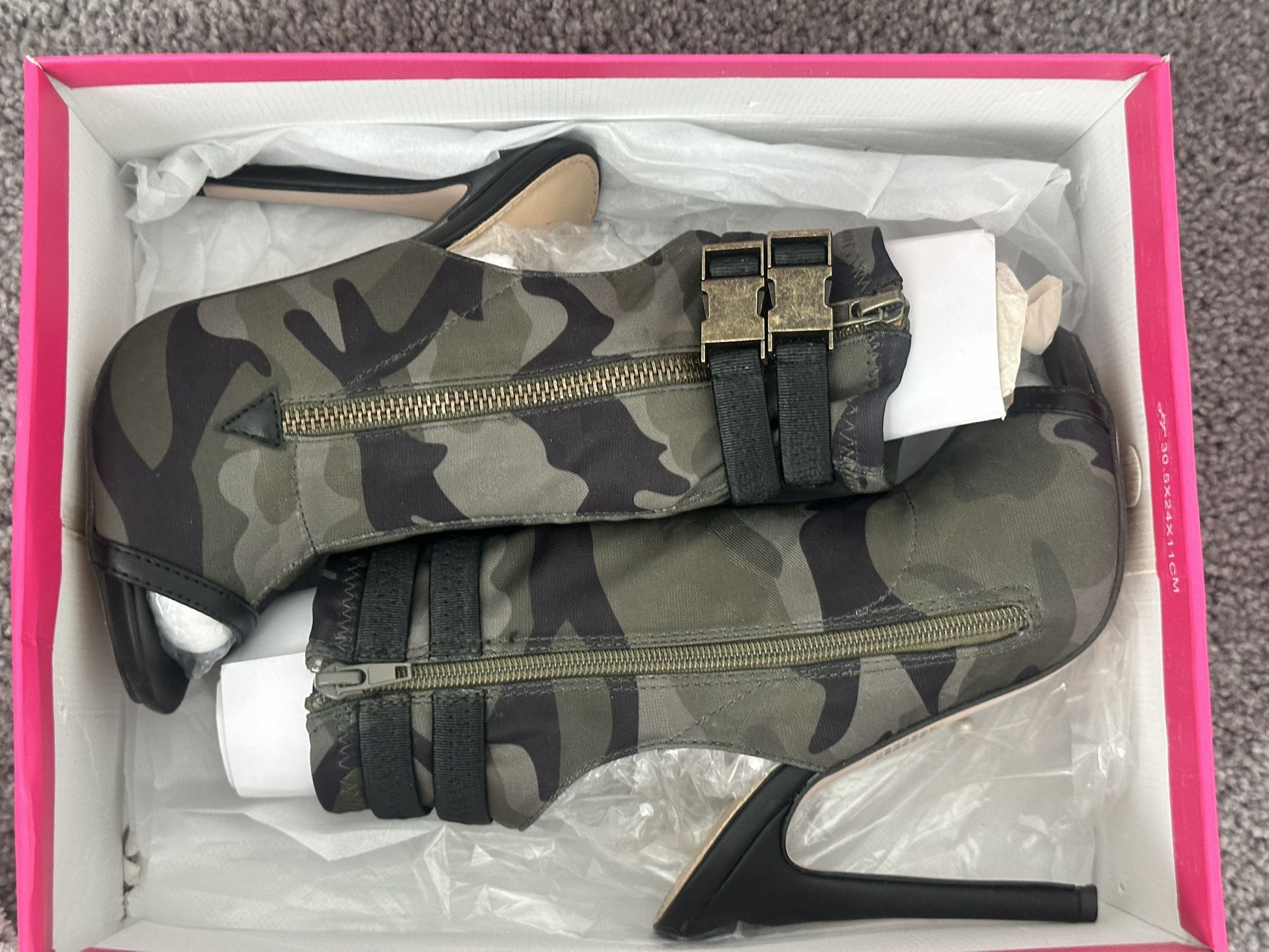 Women’s Camo Stiletto Heels – Size 6.5