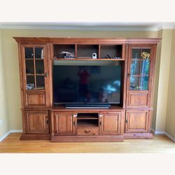 Entertainment center 