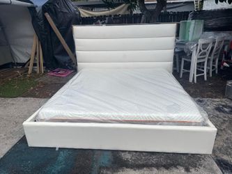 Cama king blanca de piel