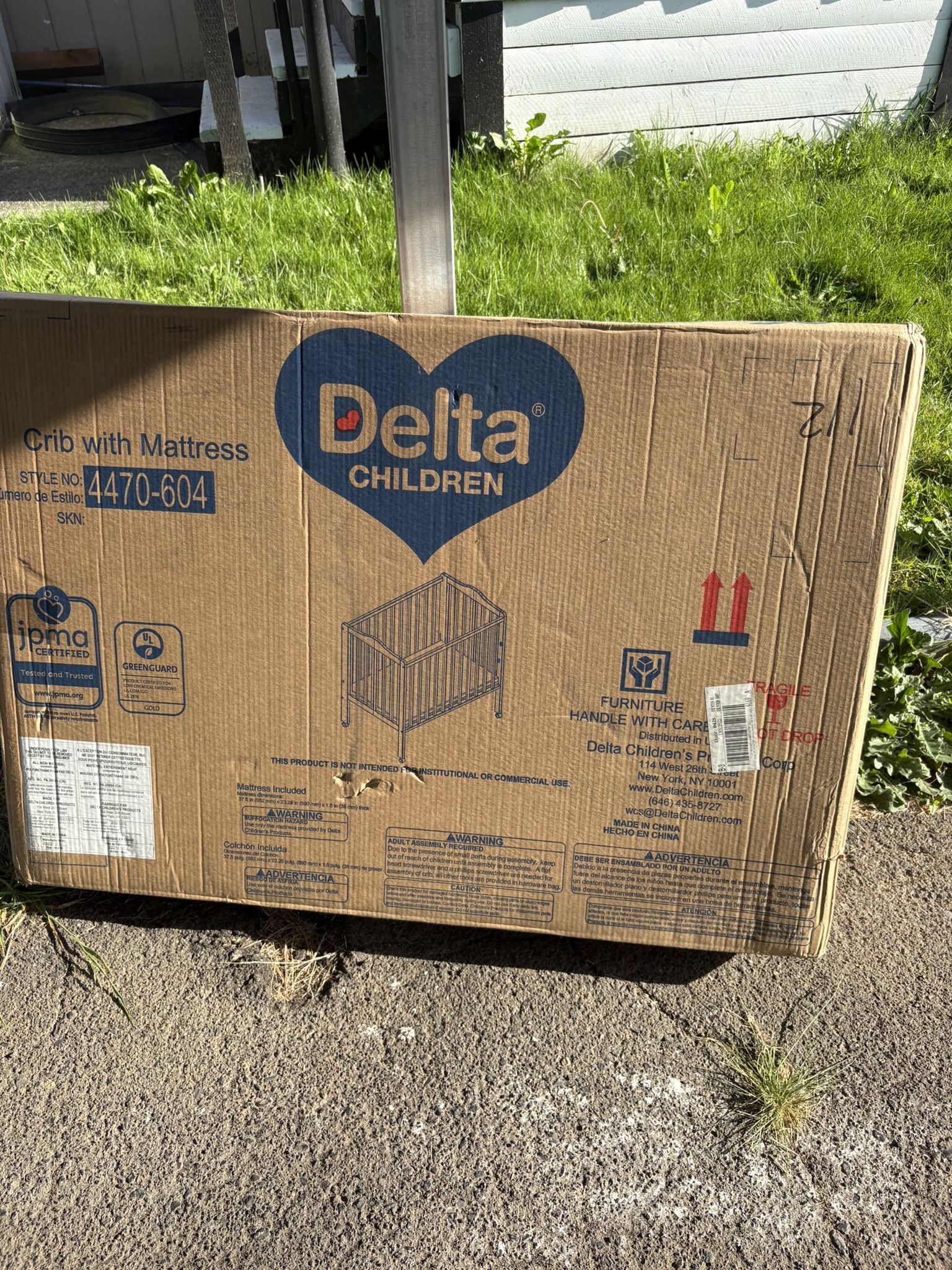 NEW CRIB DELTA Baby Crib !