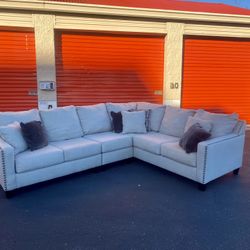 FREE DELIVERY BEAUTIFUL ASHLEY FURNITURE SECTIONAL COUCH!
