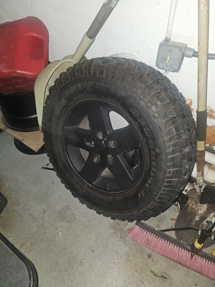 Jeep Wrangler JK Spare Tire Rubicon