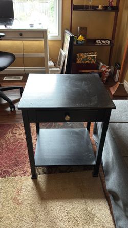 2 small end tables