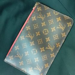 Louis Vuitton Neverfull Pochette (Monogram Canvas)