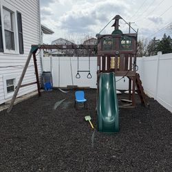 Kids swing set