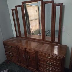 Dresser With Mirror 