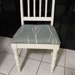 Sturdy wood desk / vanity chair $30