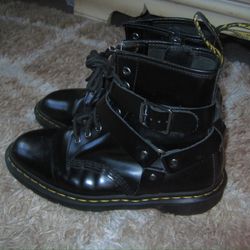 Mens size 7 Dr Martens