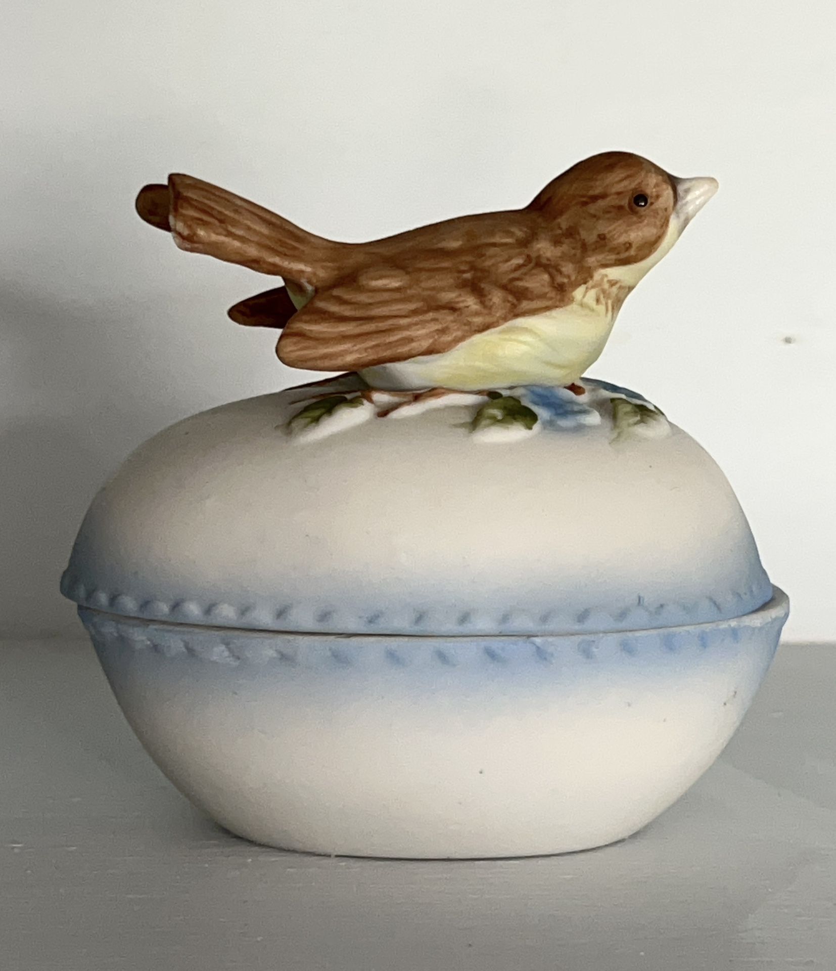 Bisque Wren Porcelain Ceramic Egg 1980s Trinket Box Hand Painted Flowers Bird Vintage 