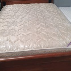 FULL SIZE MATTRESS AND BOX SPRING  FREE DELIVERY 🚚🚚