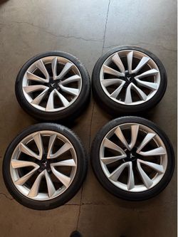 Tesla 19 inch Model 3 wheels and tires