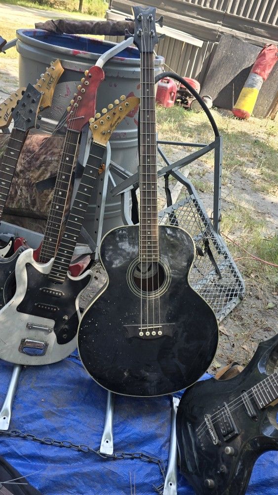 Multiple guitars