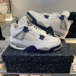 Jordan 4 Midnight Navy - Size 8.5m