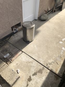 2 Trash can