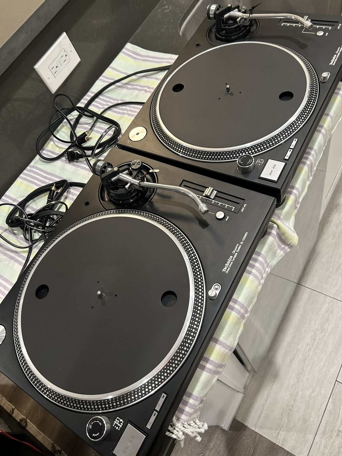 Technics 1200 mk5 (pair)