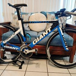 Giant Trinity Roadbike Size 54cm Medium Shimano Ultegra 20 Speeds Full Carbon Wheels Like New..