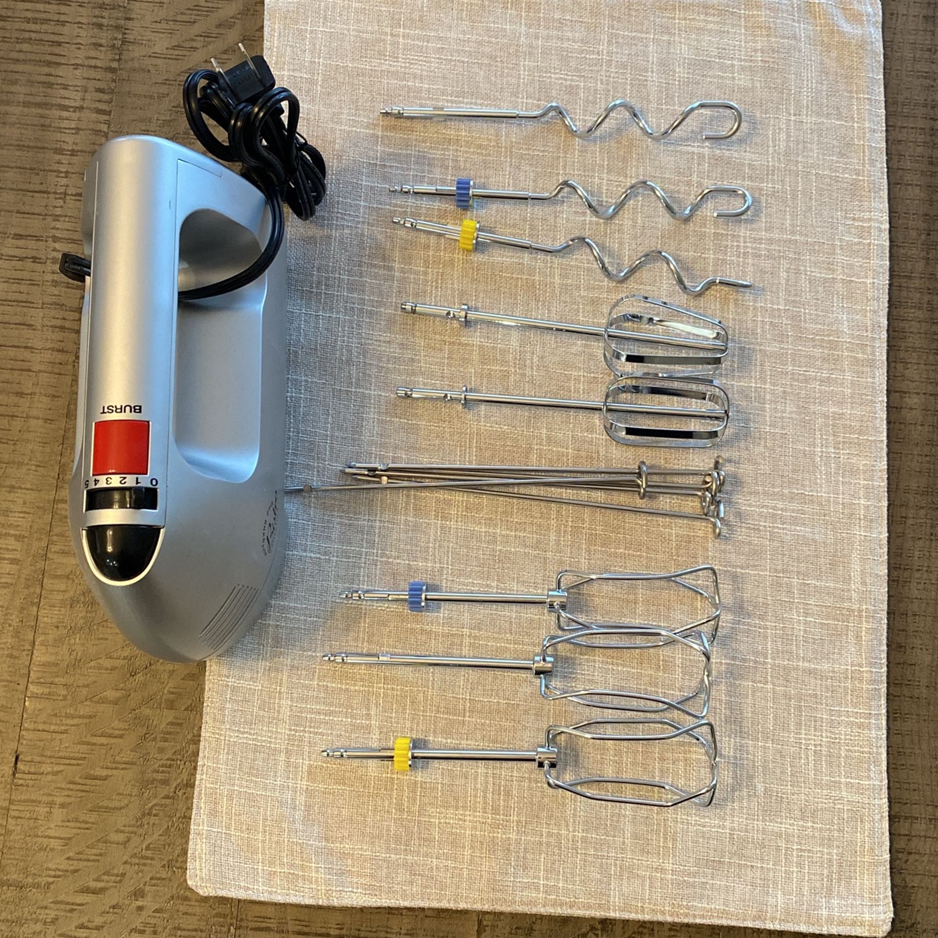 Wolfgang Puck Handheld Mixer