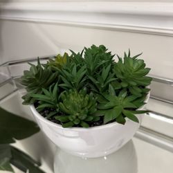 Pretty Artificial Plant Leaves With Pot ! Brand New ( Firm On Price) 