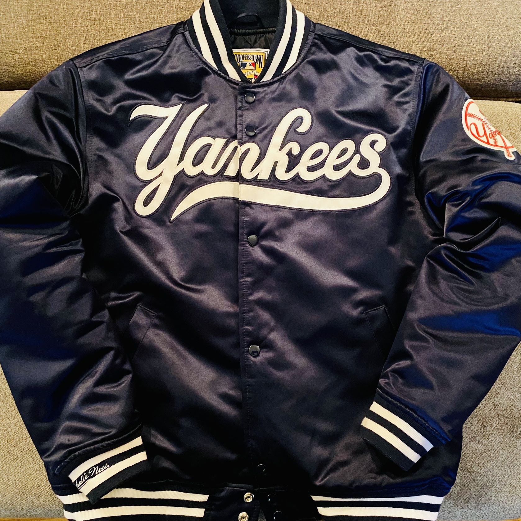 Mitchell&ness 1999 New York Yankees Satin Jacket Size Medium for Sale in  Yonkers, NY - OfferUp