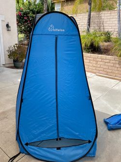 Pop-up changing/ shower tent