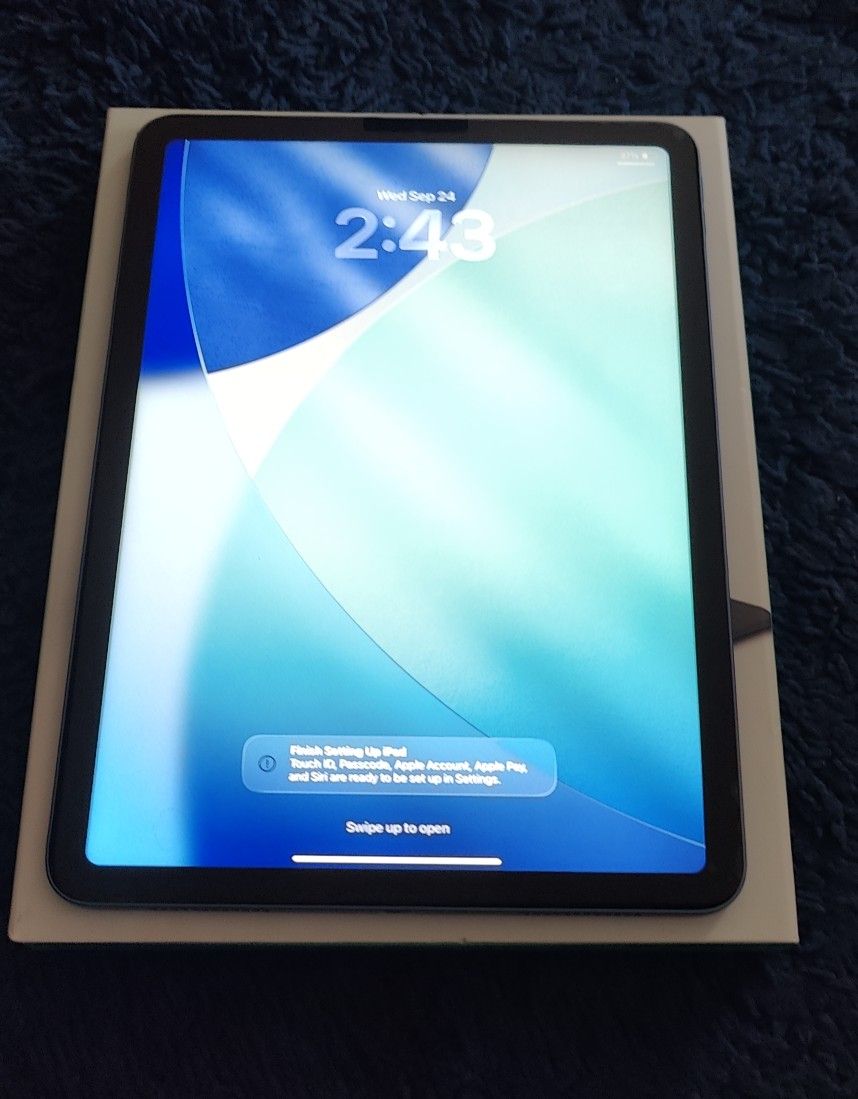 iPad Air M1 W/ Logitech Folio Case $400