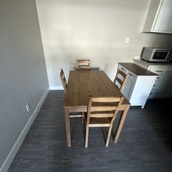 Kitchen table with 4 chairs 