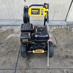 Dewalt 4000 PSI 3.5 GPM Cold Water Gas Pressure Washer with DeWalt 338cc Engine