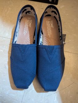 Brand New Navy Classic TOMS slip-ons (Size 7)