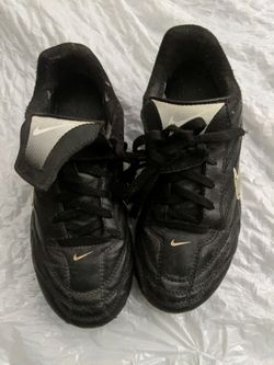Soccer cleats