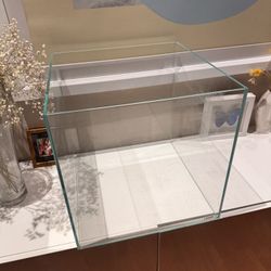 Cube shaped aquarium