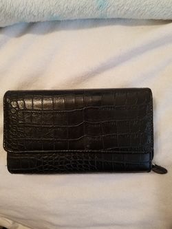 Black Wallet. Nice. Alot of Compartments