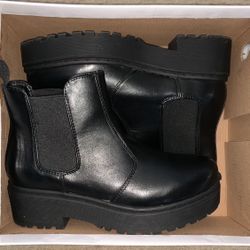 Women’s Black Chelsea Boots