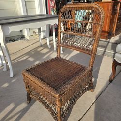 Naples Antique Wicker and Rattan Side Chair with Decorative Pillow