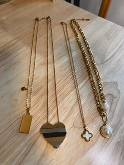 Women’s Gold Necklaces