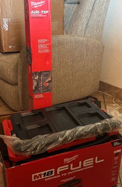 Milwaukee Cordless 2.5 gallon Vacuum NEW! $150 w/ Air Tips